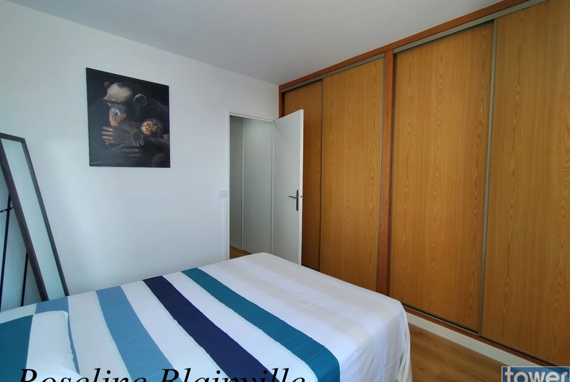 Appartement T3 rénové de 75 m² à Royan avec parking et proximité plages 