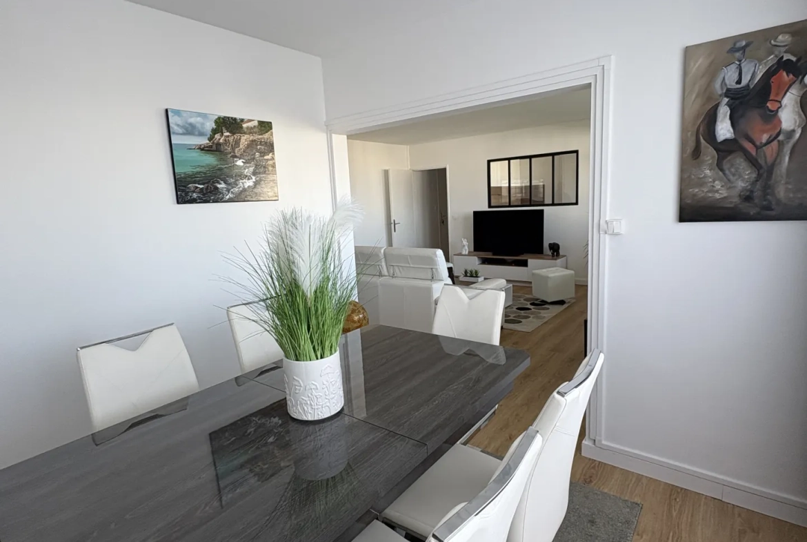 Appartement T3 rénové de 75 m² à Royan avec parking et proximité plages 