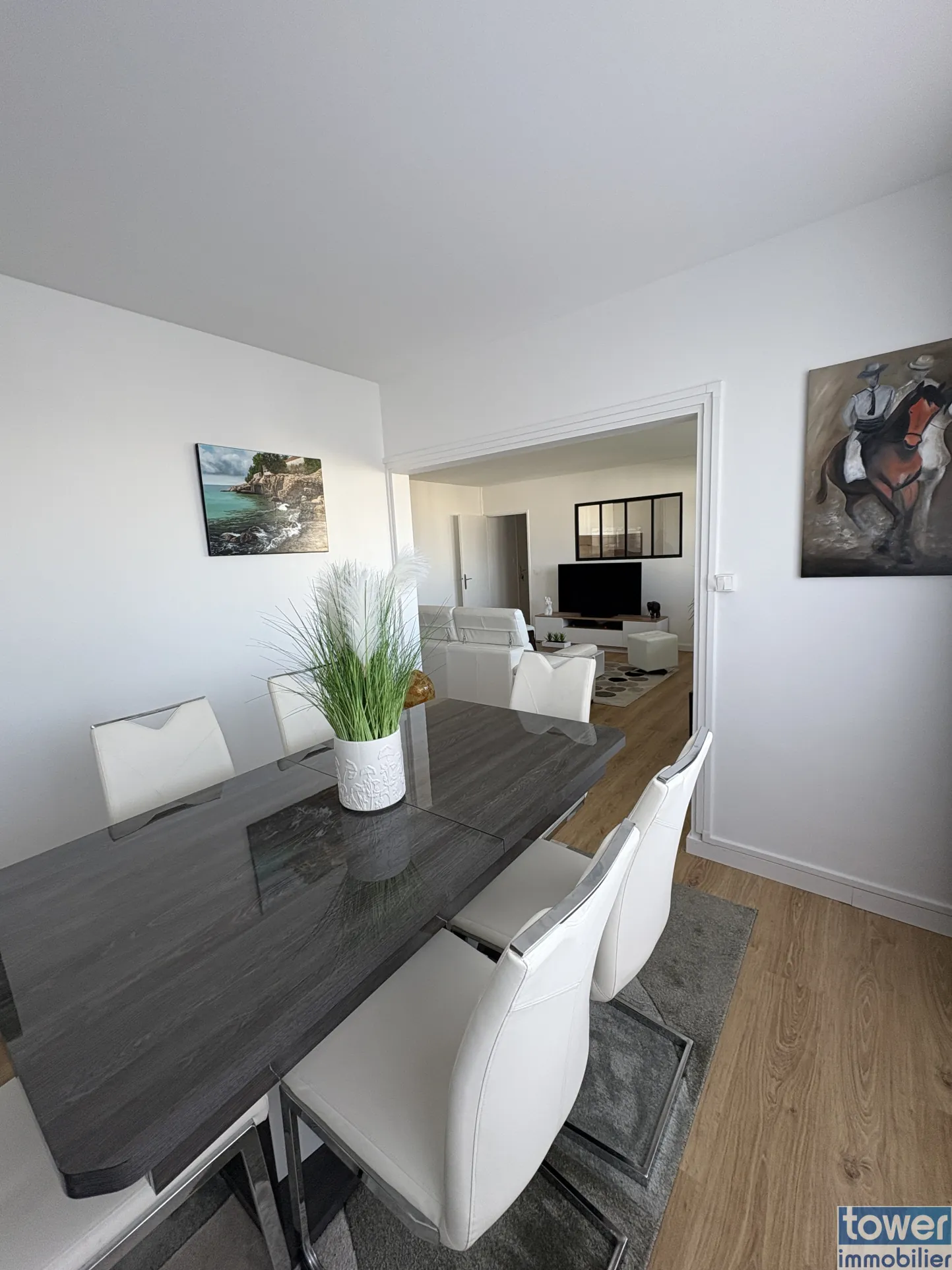 Appartement T3 rénové de 75 m² à Royan avec parking et proximité plages 