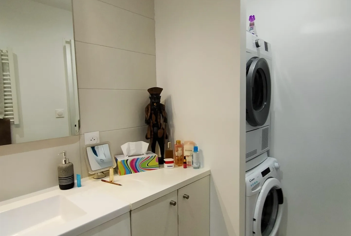 Appartement T3 rénové de 75 m² à Royan avec parking et proximité plages 