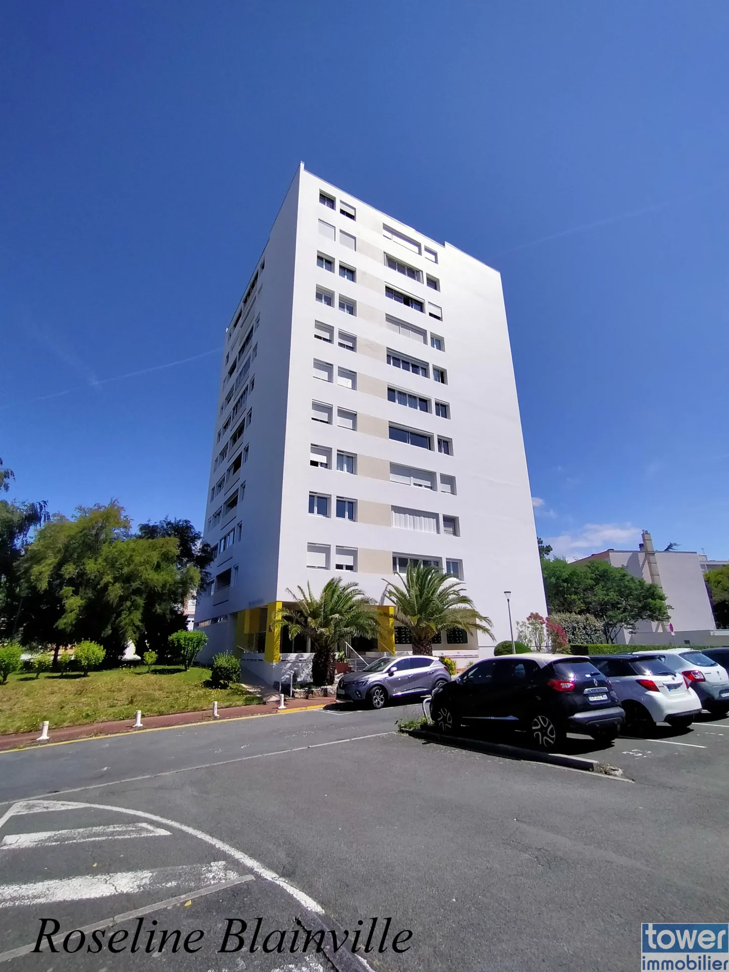 Appartement T3 rénové de 75 m² à Royan avec parking et proximité plages 