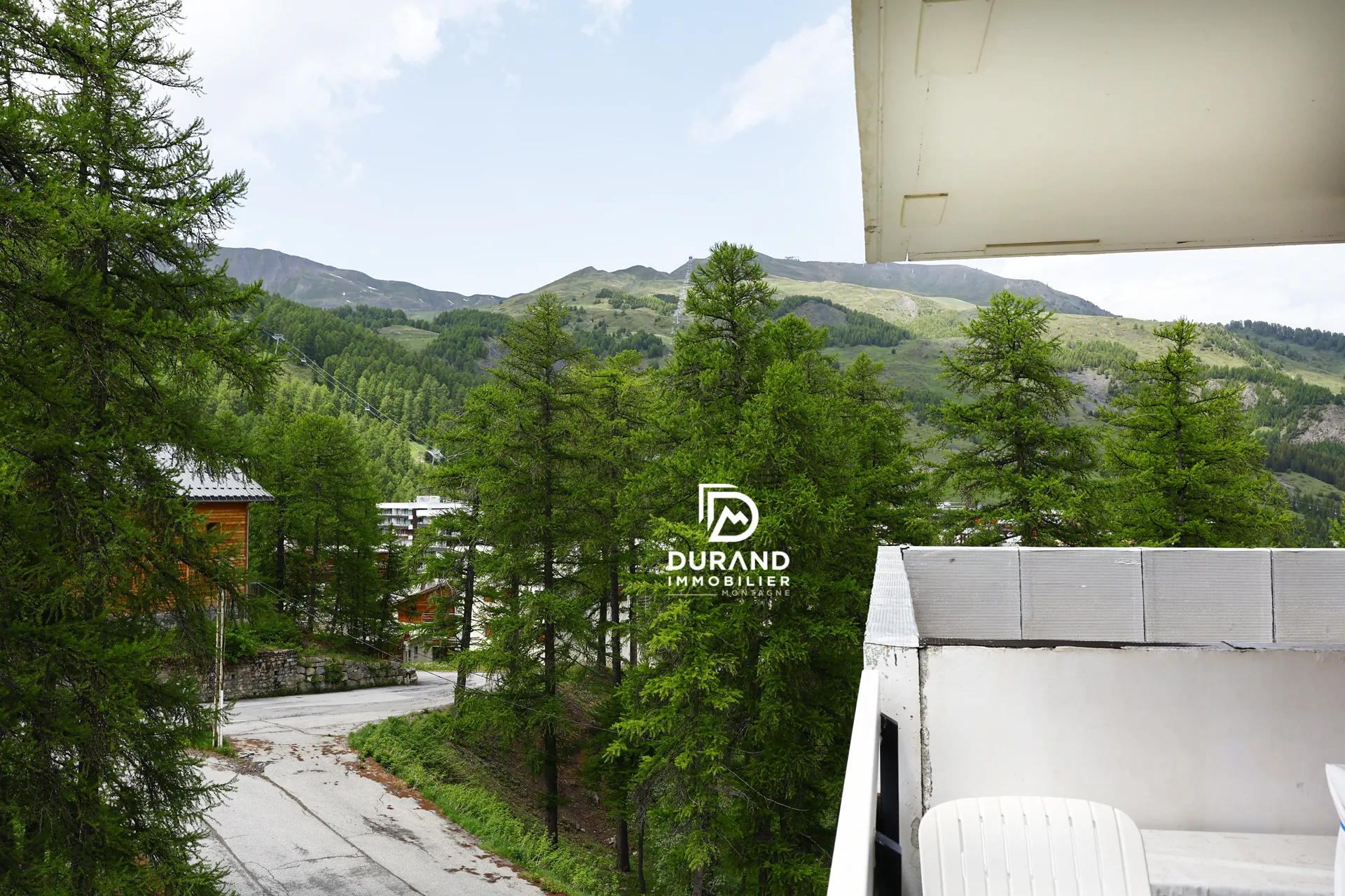 Appartement T2 bis rénové proche du Point Show à Vars avec vue montagne 