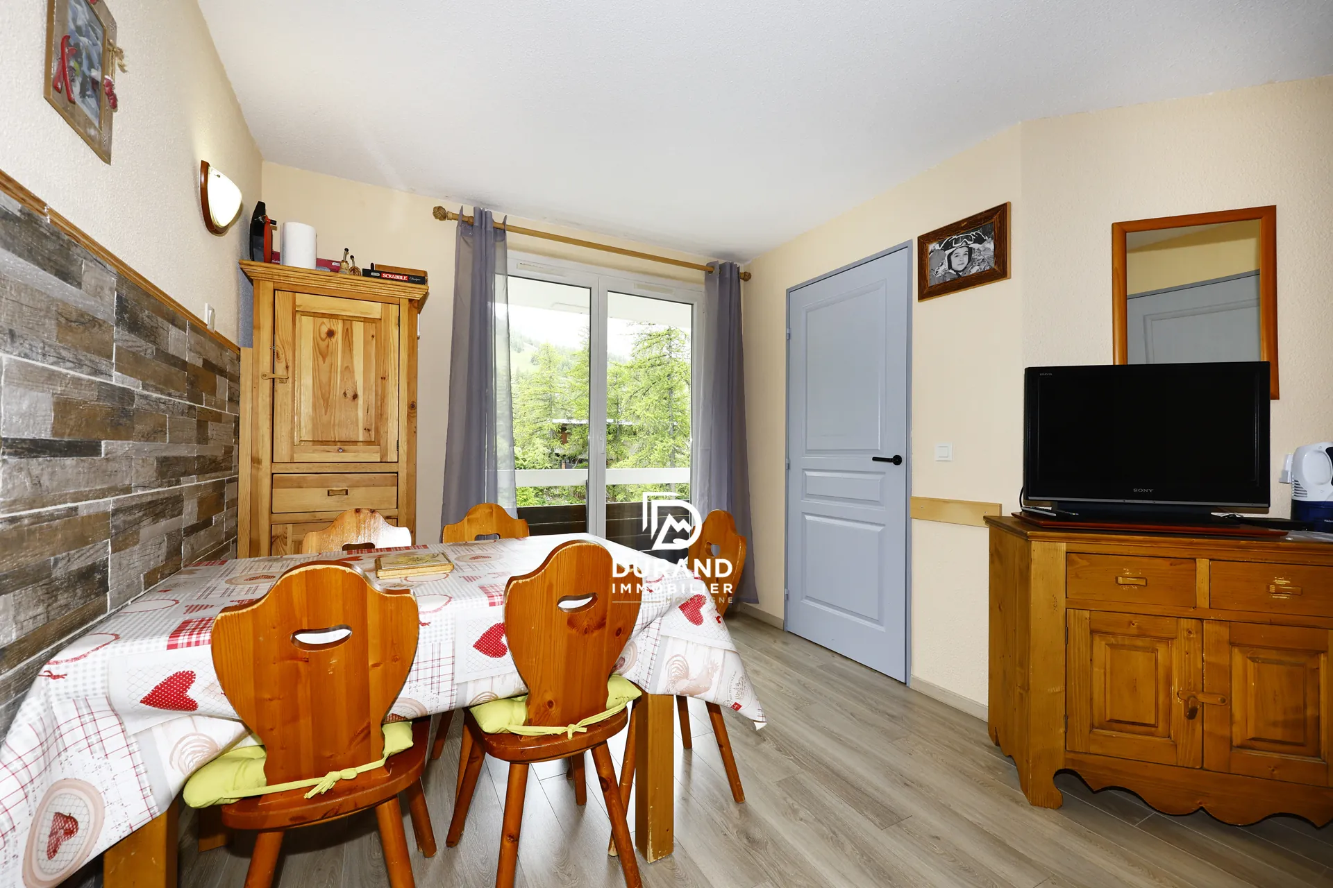 Appartement T2 bis rénové proche du Point Show à Vars avec vue montagne 