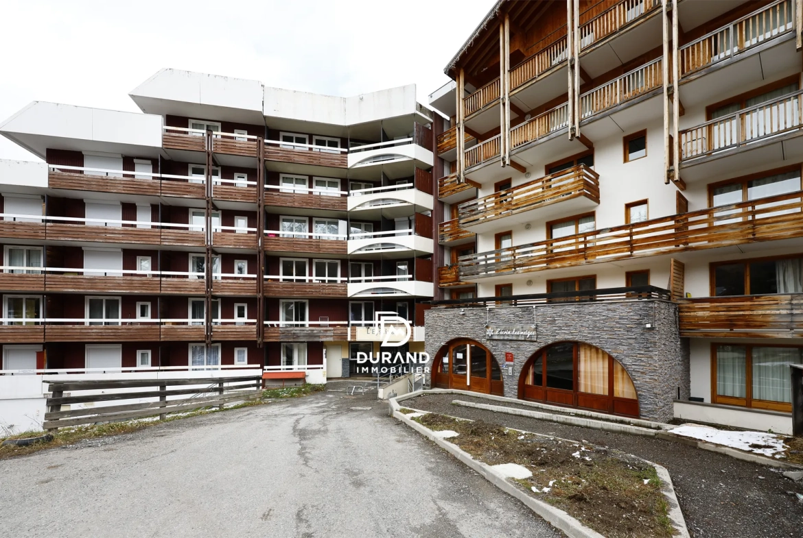 Appartement T2 bis rénové proche du Point Show à Vars avec vue montagne 