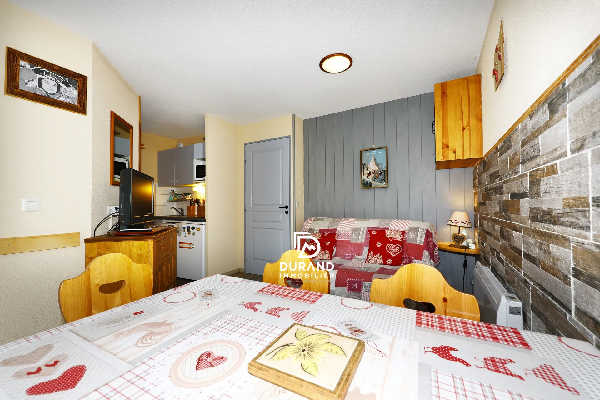 Appartement T2 bis rénové proche du Point Show à Vars avec vue montagne 