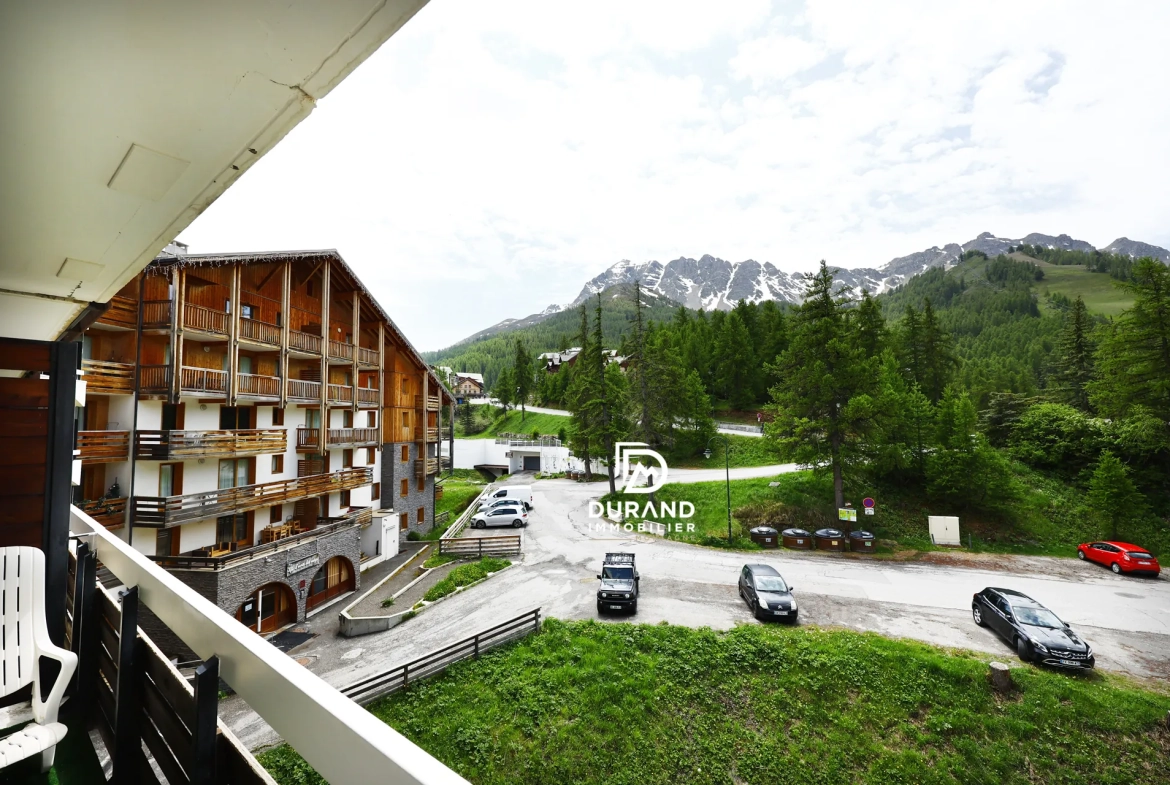 Appartement T2 bis rénové proche du Point Show à Vars avec vue montagne 