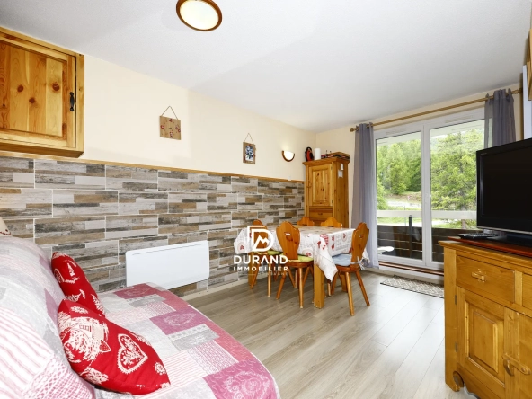 Appartement T2 bis rénové proche du Point Show à Vars avec vue montagne