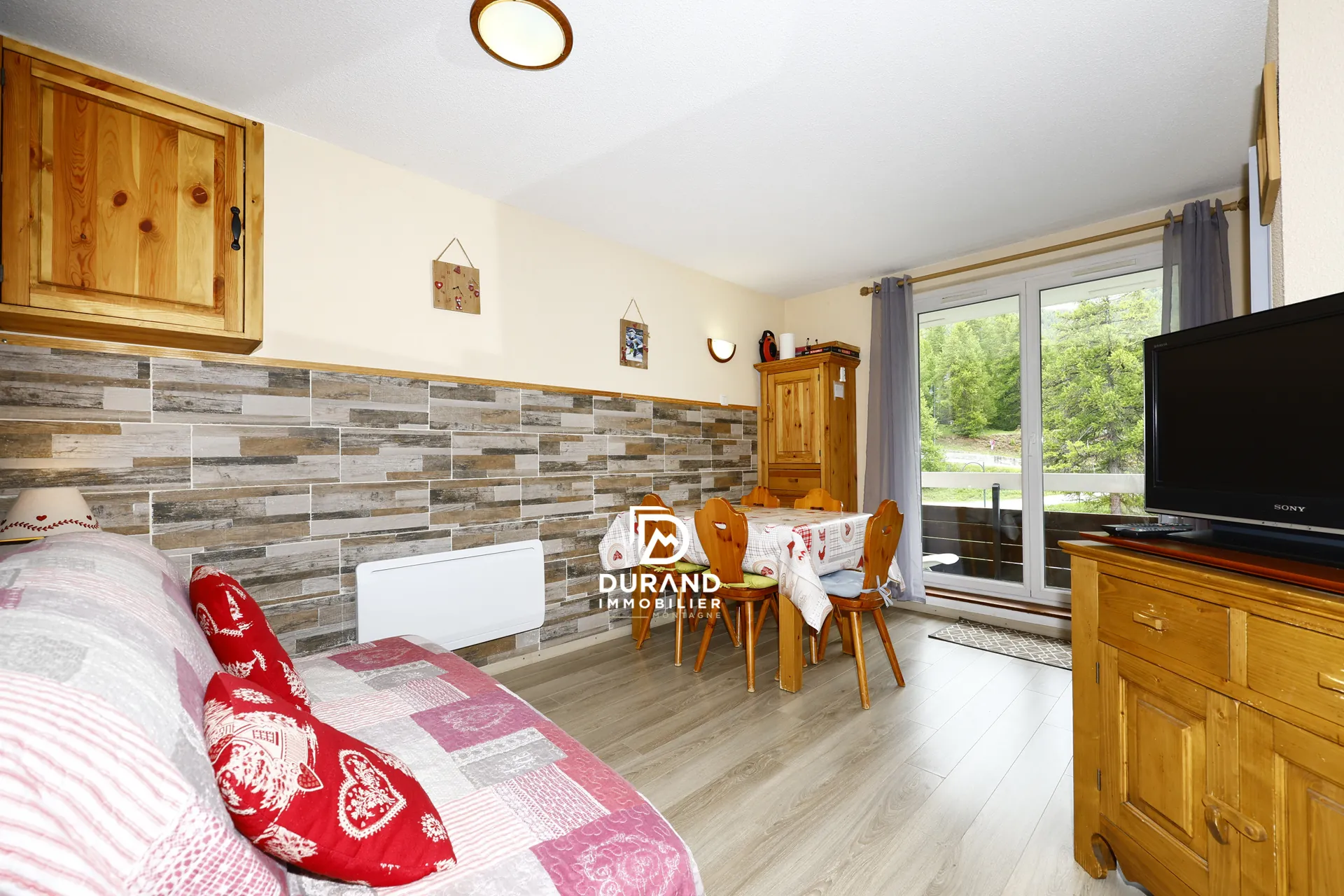 Appartement T2 bis rénové proche du Point Show à Vars avec vue montagne 