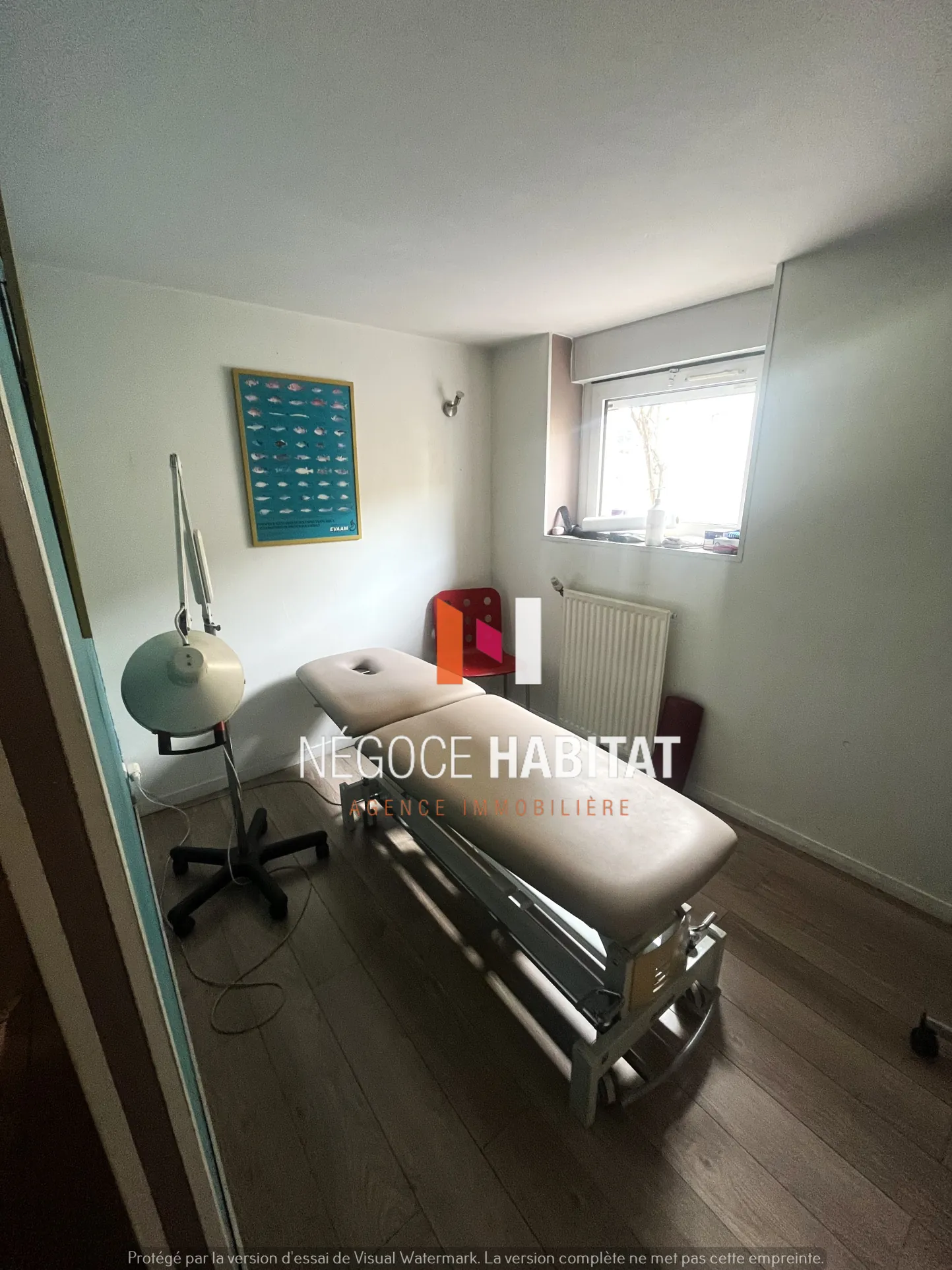Immeuble polyvalent à vendre à Générac, 142 m², possibilité d'aménagements variés 