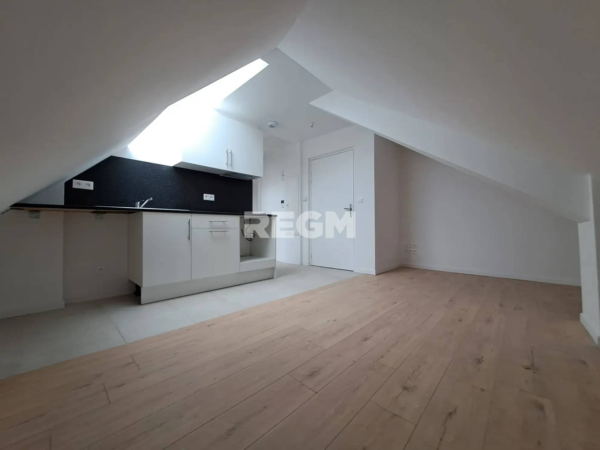 Studio à vendre à Etampes - 15m² rénové, emplacement privilégié 