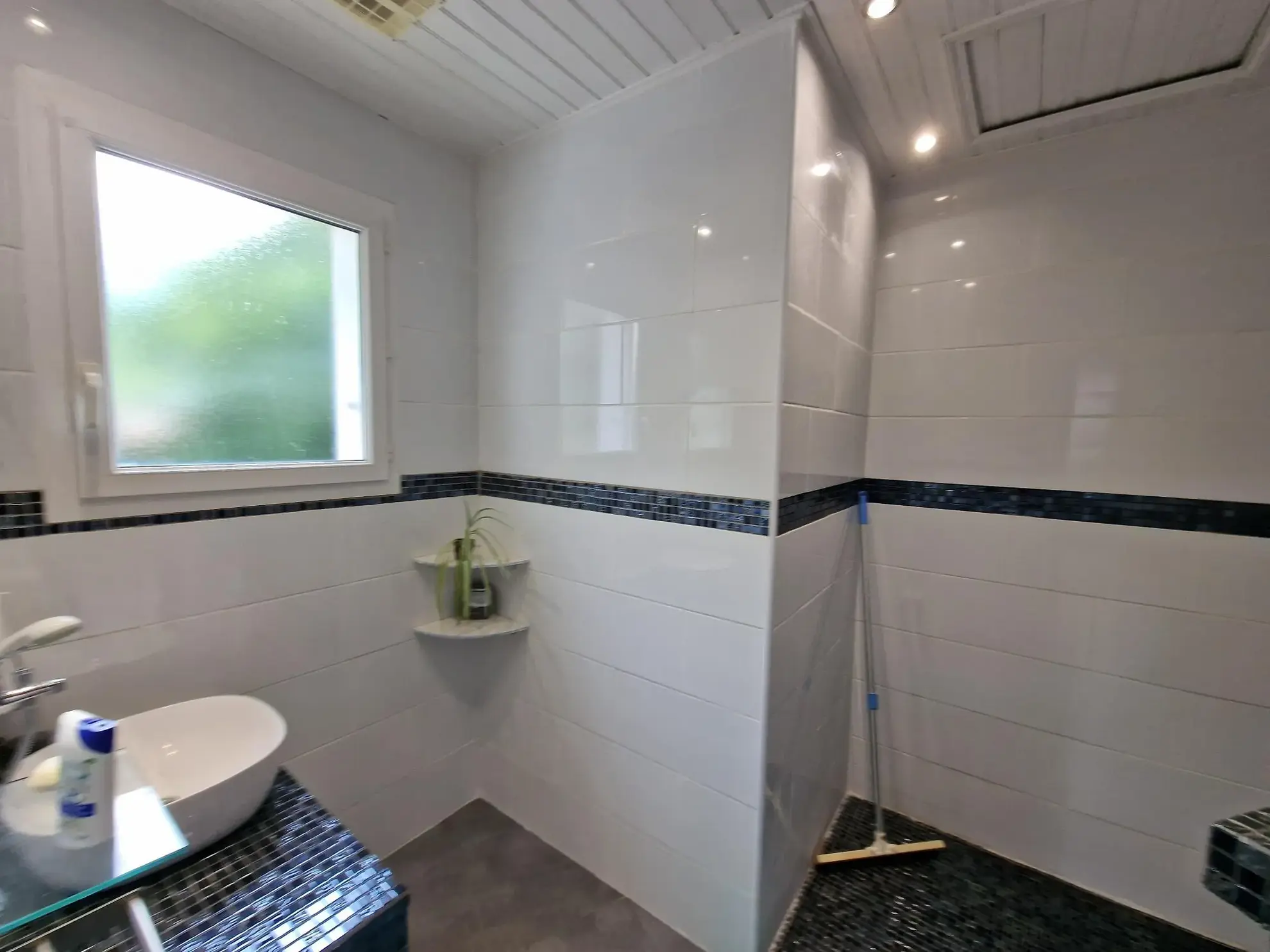 Maison 3 chambres à Challans – Calme, jardin et garage proximité commerces 