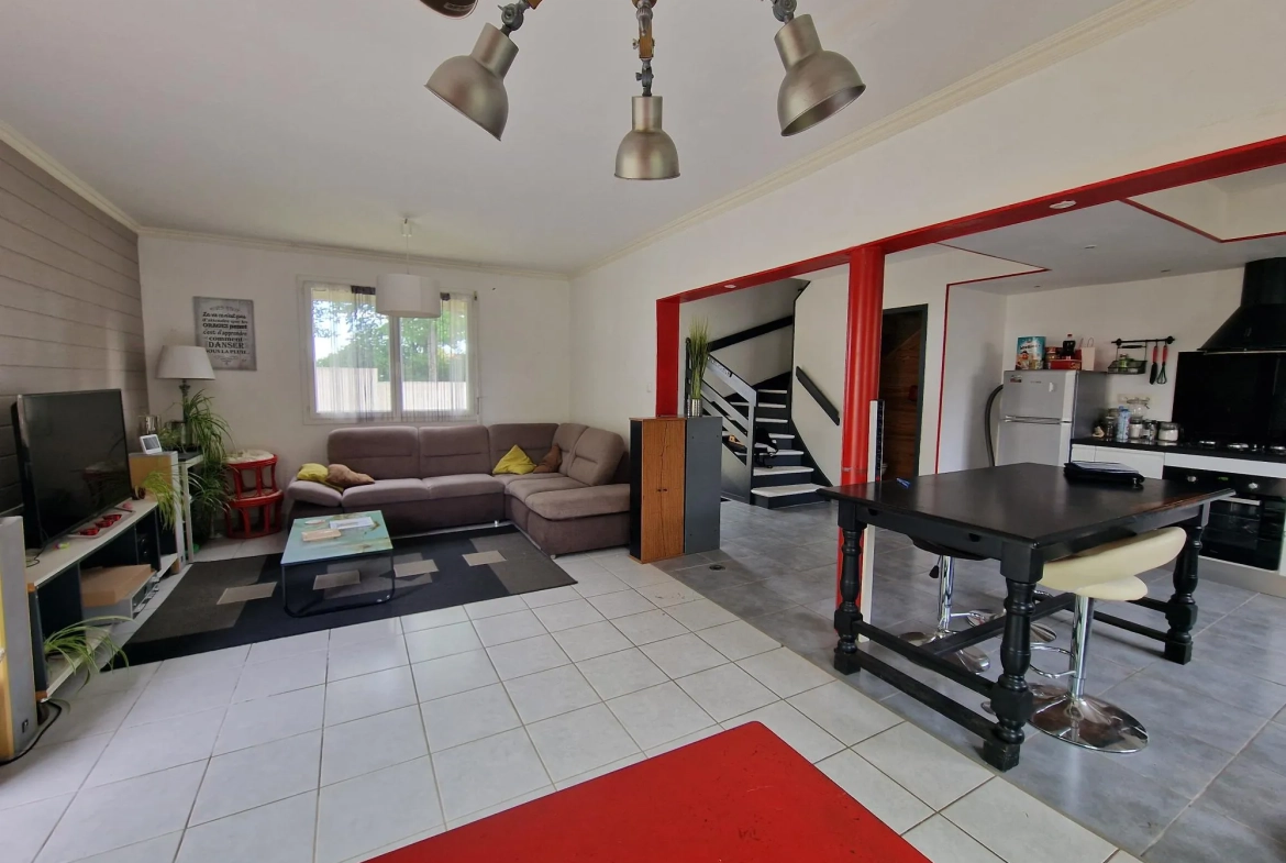 Maison 3 chambres à Challans – Calme, jardin et garage proximité commerces 