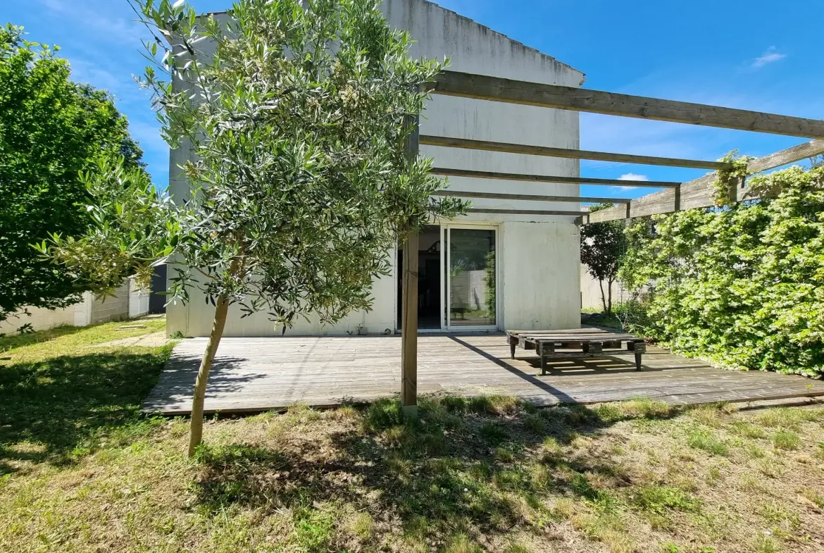 Maison 3 chambres à Challans – Calme, jardin et garage proximité commerces 