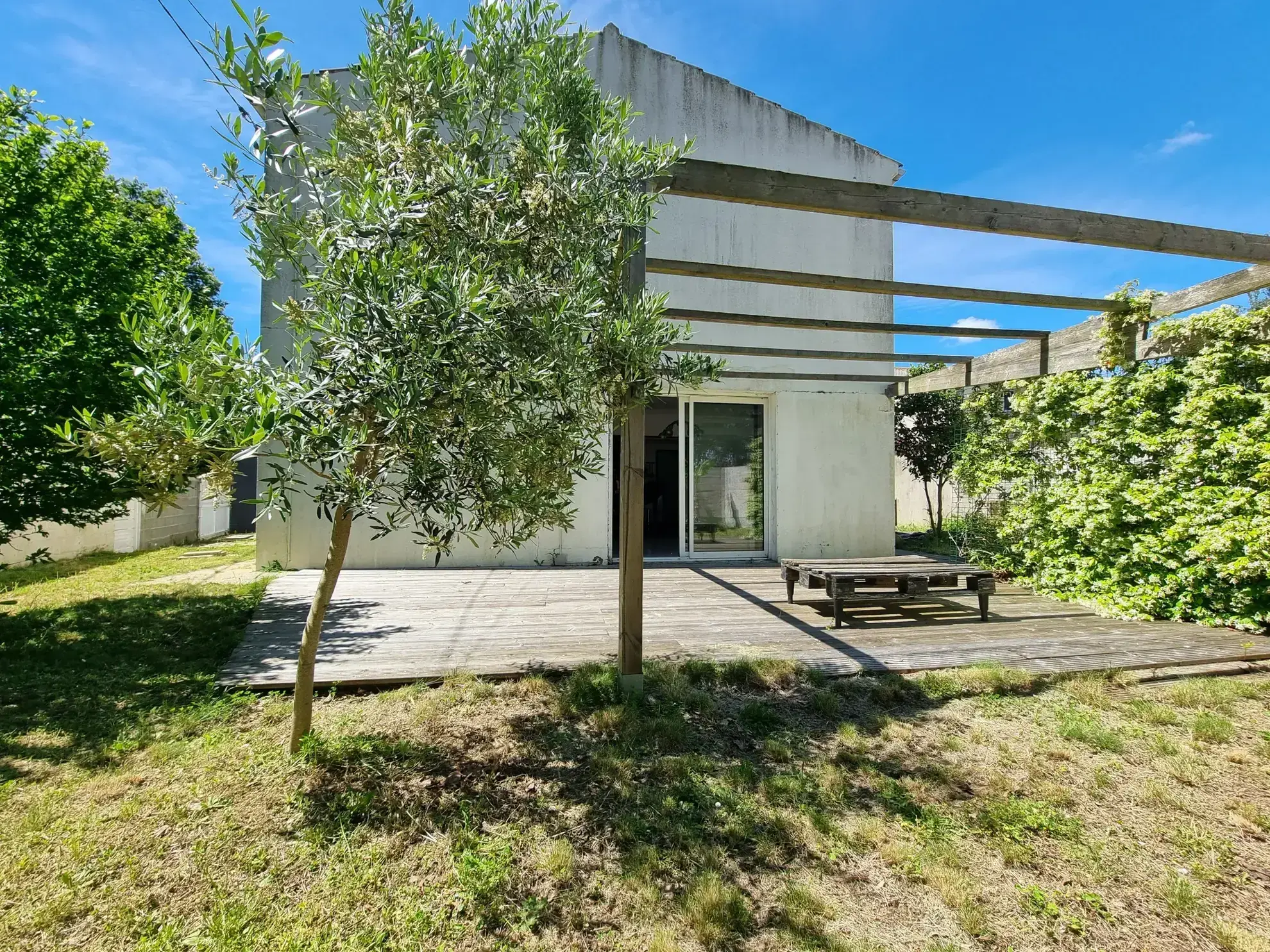Maison 3 chambres à Challans – Calme, jardin et garage proximité commerces 