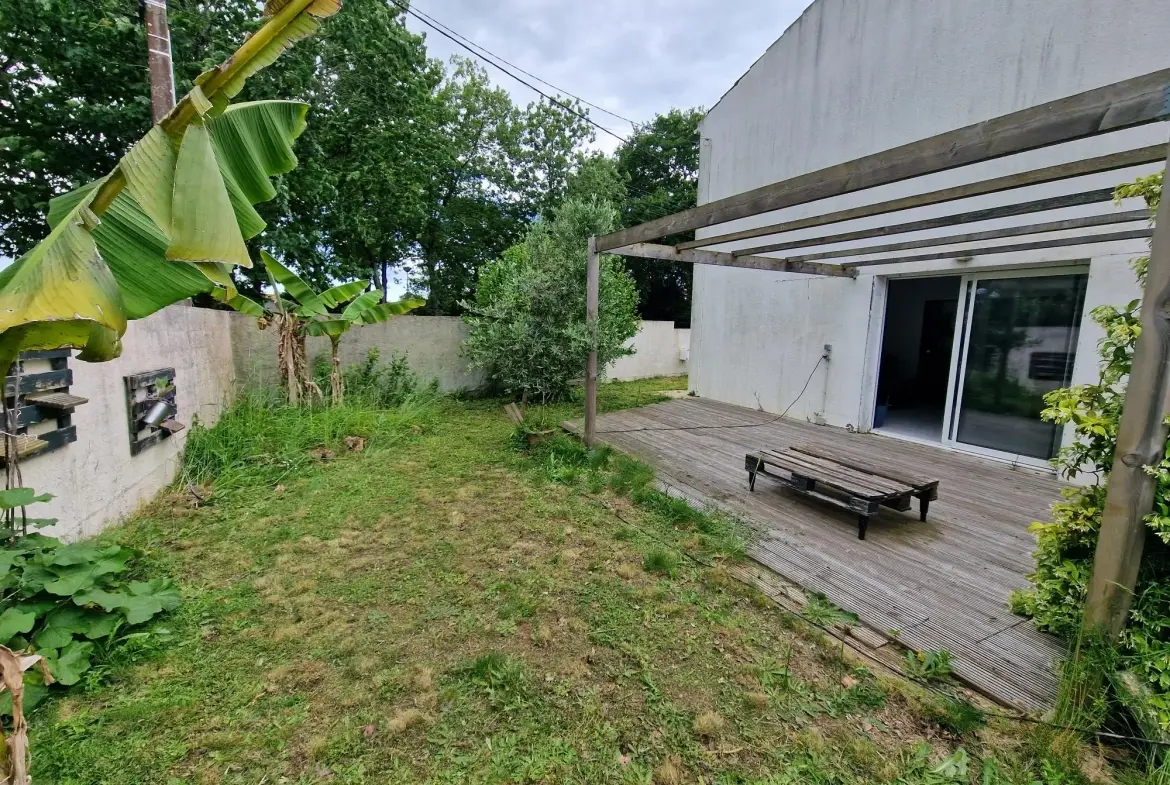Maison 3 chambres à Challans – Calme, jardin et garage proximité commerces 