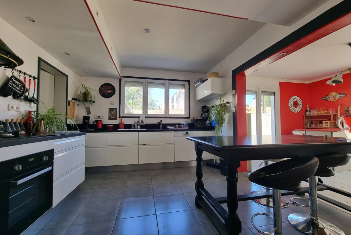 Maison 3 chambres à Challans – Calme, jardin et garage proximité commerces 