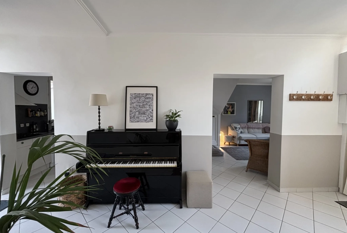 Belle maison Arcachonnaise rénovée avec studio, piscine et jardin à Coutras 