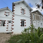 Belle maison Arcachonnaise rénovée avec studio, piscine et jardin à Coutras