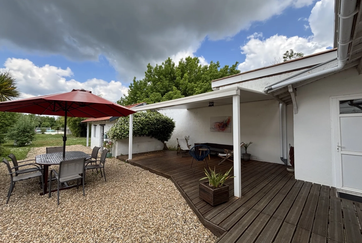 Belle maison Arcachonnaise rénovée avec studio, piscine et jardin à Coutras 