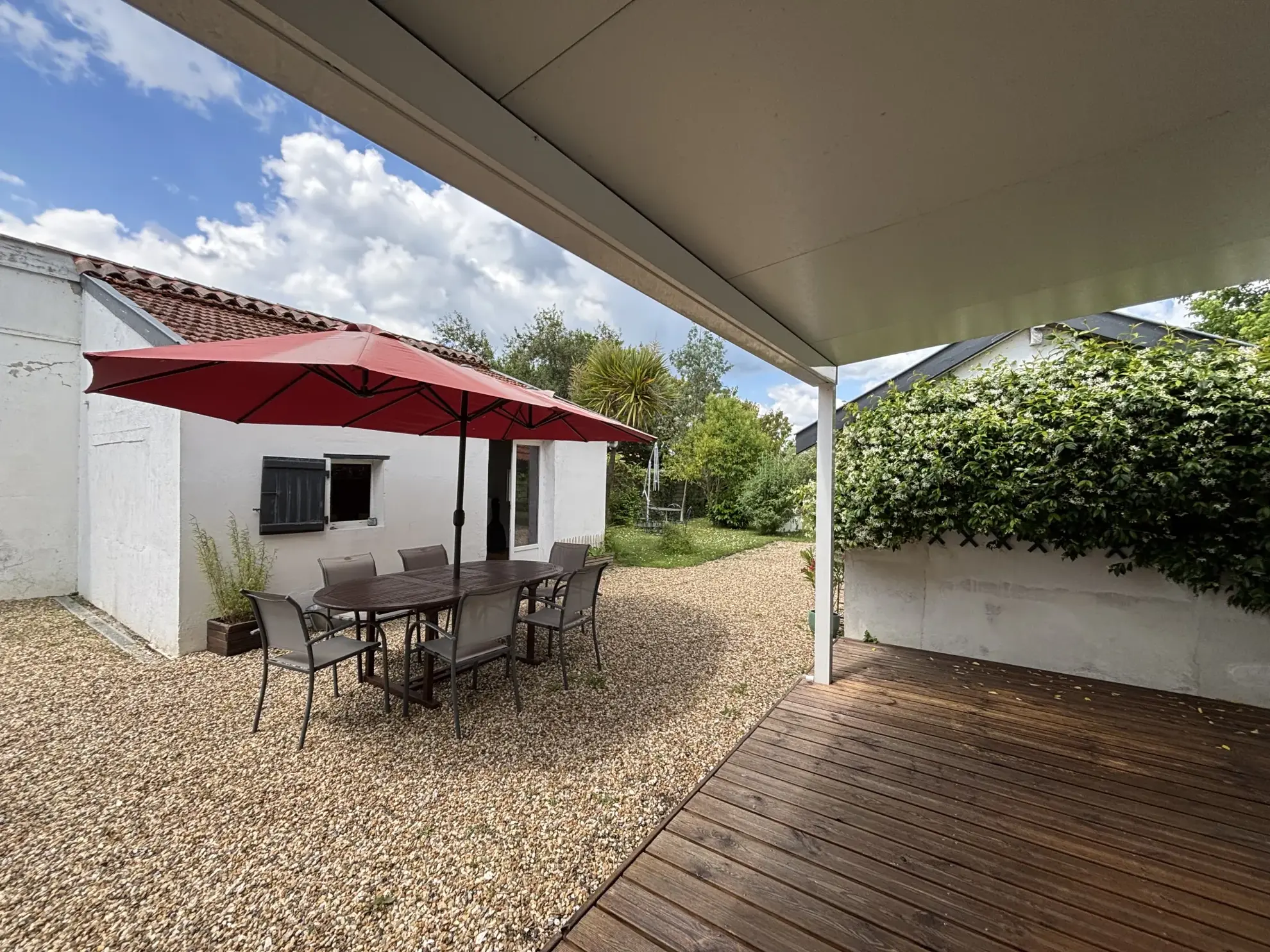 Belle maison Arcachonnaise rénovée avec studio, piscine et jardin à Coutras 