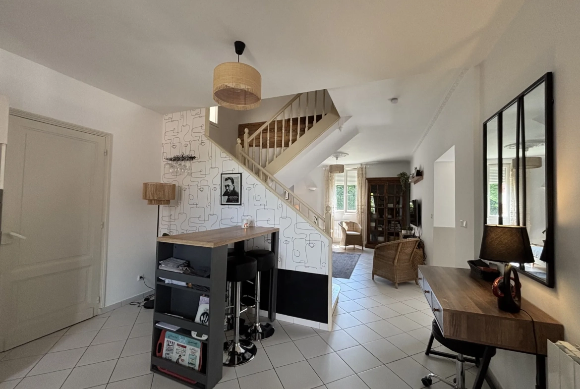 Belle maison Arcachonnaise rénovée avec studio, piscine et jardin à Coutras 