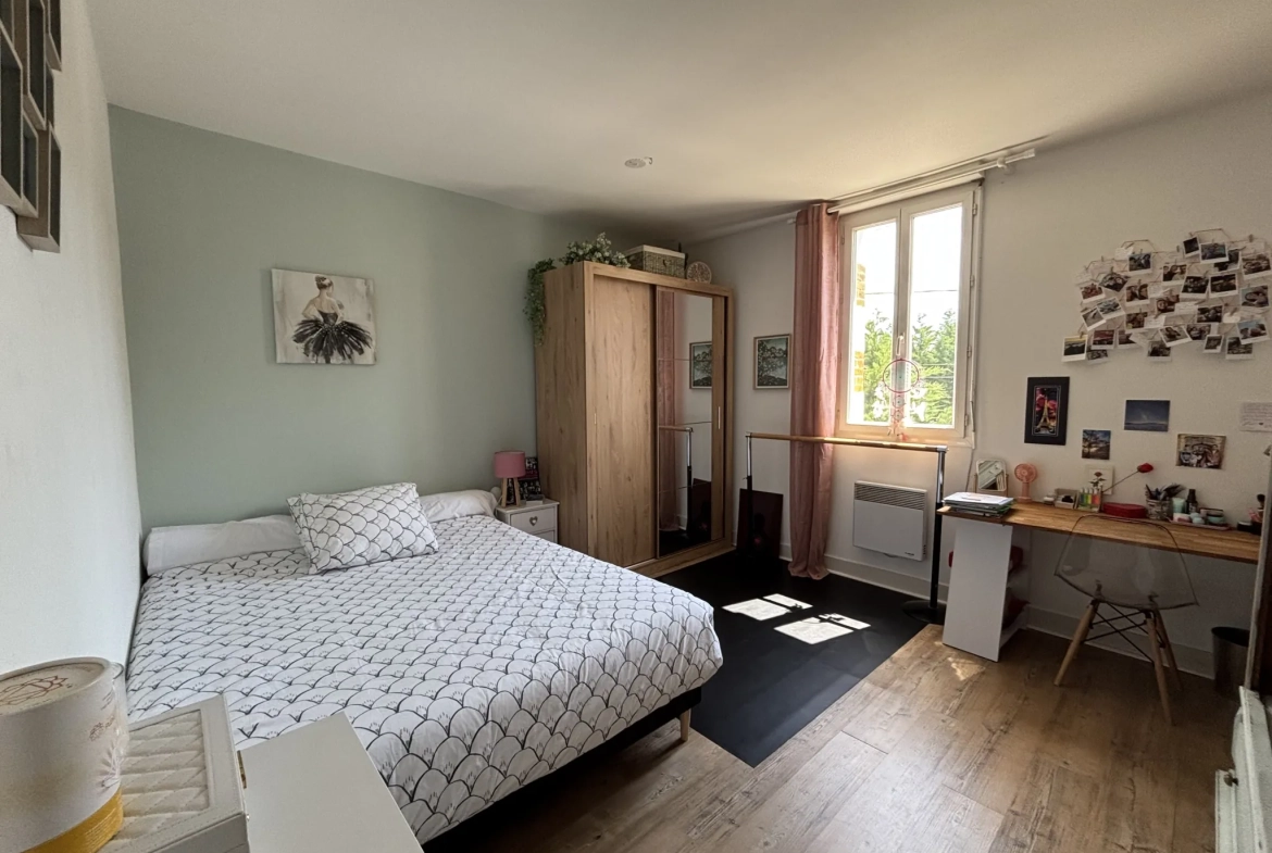 Belle maison Arcachonnaise rénovée avec studio, piscine et jardin à Coutras 