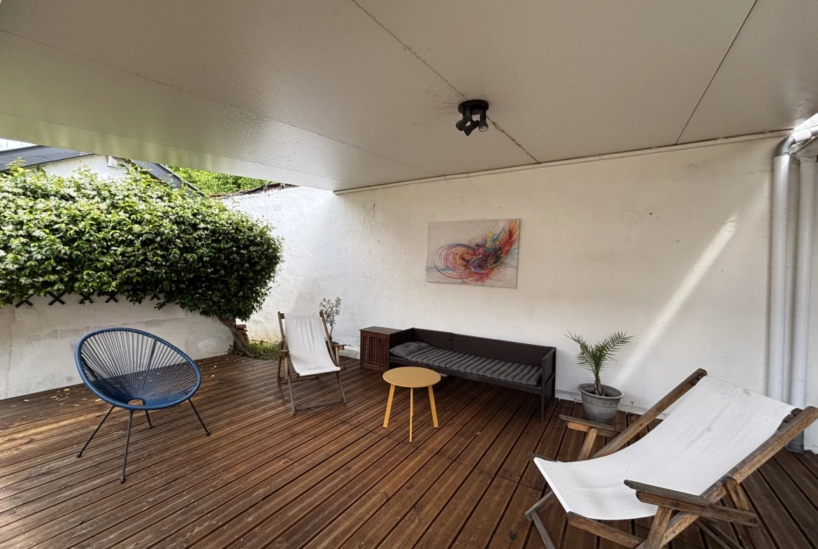 Belle maison Arcachonnaise rénovée avec studio, piscine et jardin à Coutras 