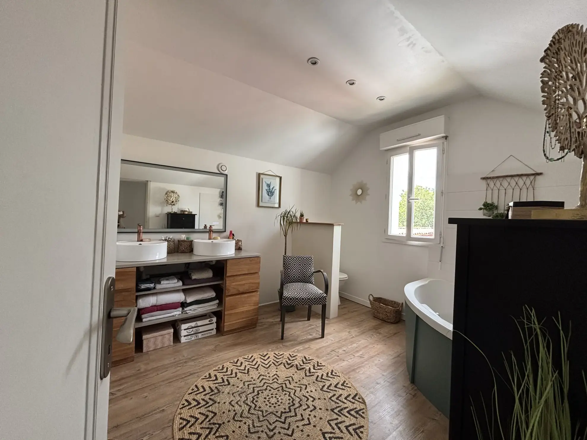 Belle maison Arcachonnaise rénovée avec studio, piscine et jardin à Coutras 