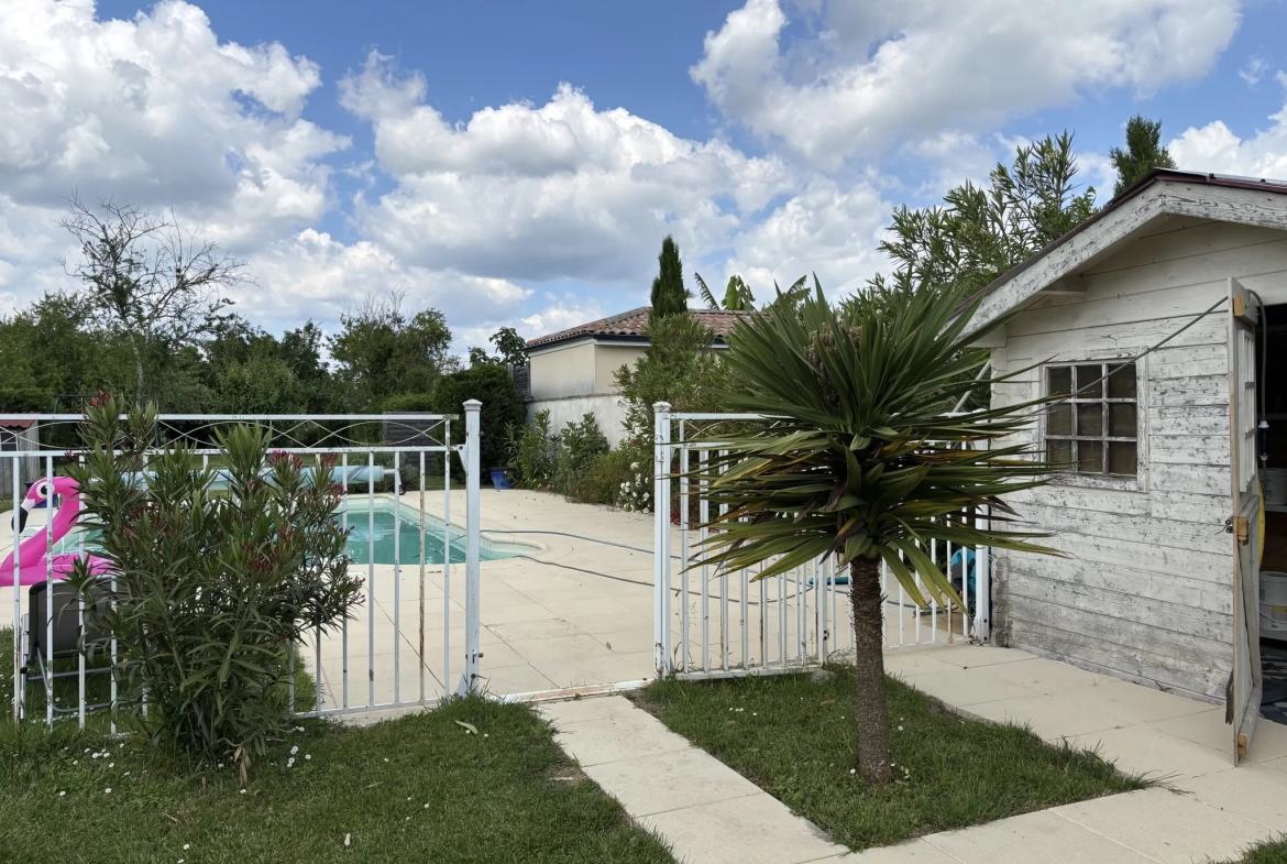 Belle maison Arcachonnaise rénovée avec studio, piscine et jardin à Coutras 