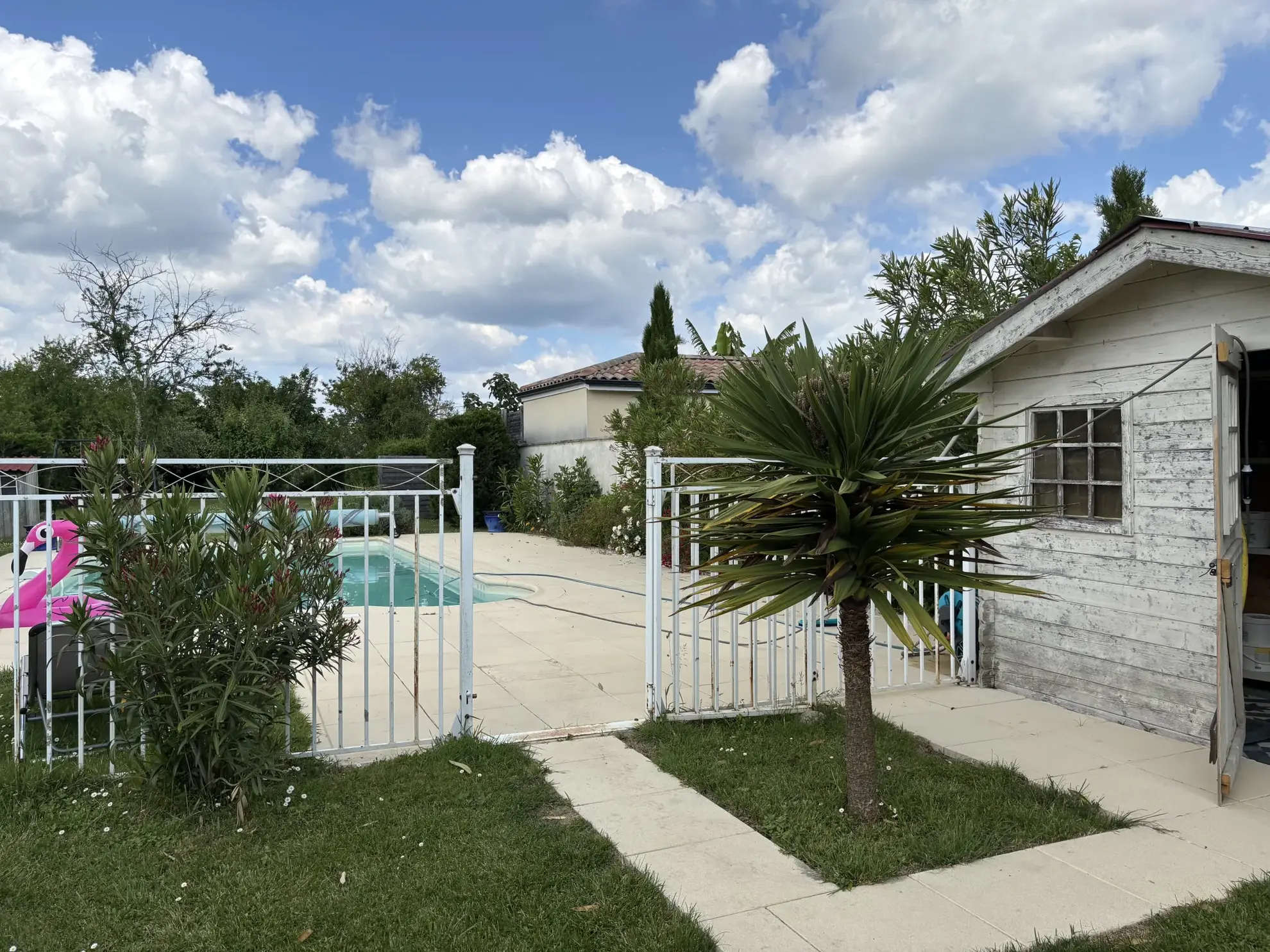 Belle maison Arcachonnaise rénovée avec studio, piscine et jardin à Coutras 