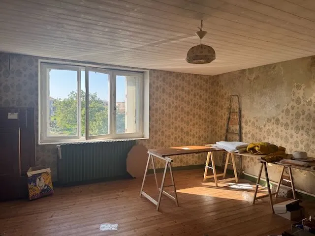 Charmante maison en pierre à rénover à Saint Cyr des Gâts 