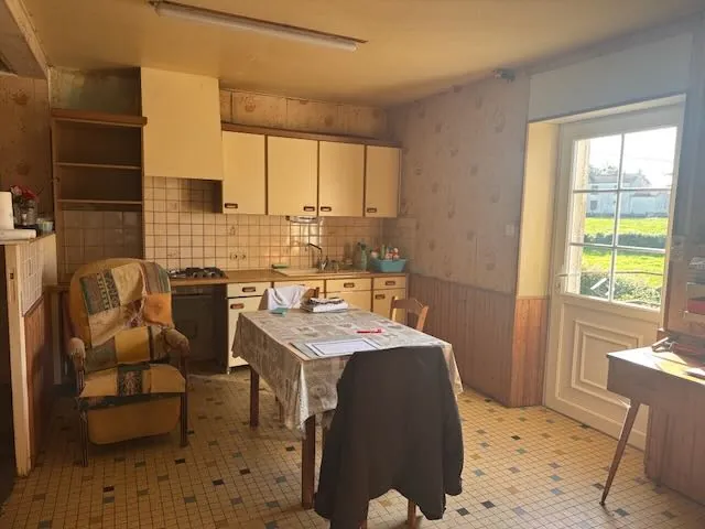 Charmante maison en pierre à rénover à Saint Cyr des Gâts 
