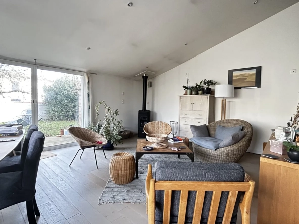 Maison en pierre avec jardin à Bessines - 2 chambres, cheminée, terrasse