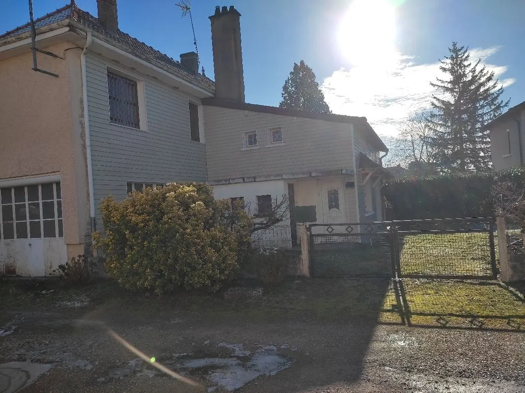 Maison ancienne à vendre à Marcigny, 195 m², terrain 799 m², proche centre-ville 