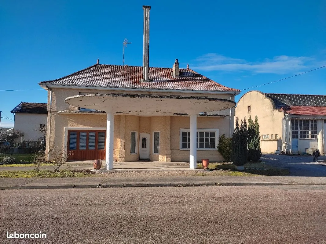 Maison ancienne à vendre à Marcigny, 195 m², terrain 799 m², proche centre-ville 