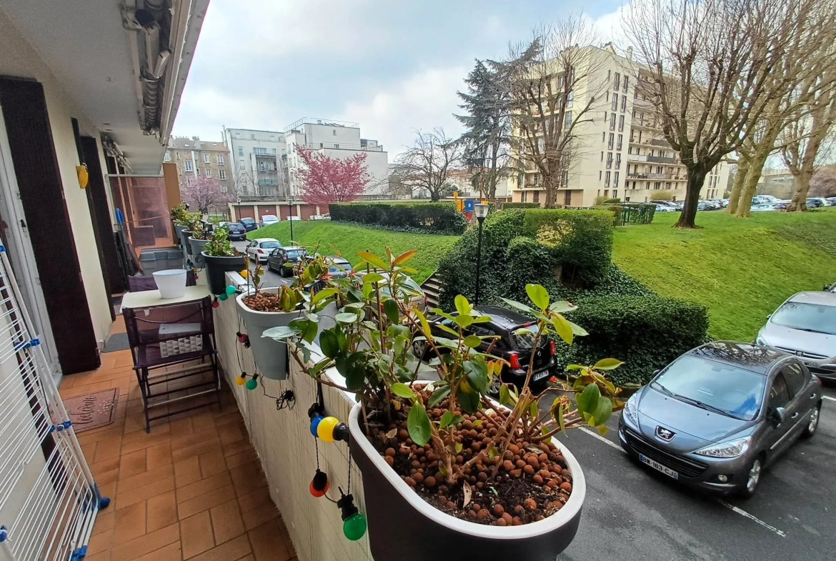Appartement 4 pièces à vendre à Choisy-le-Roi dans résidence sécurisée avec balcon 