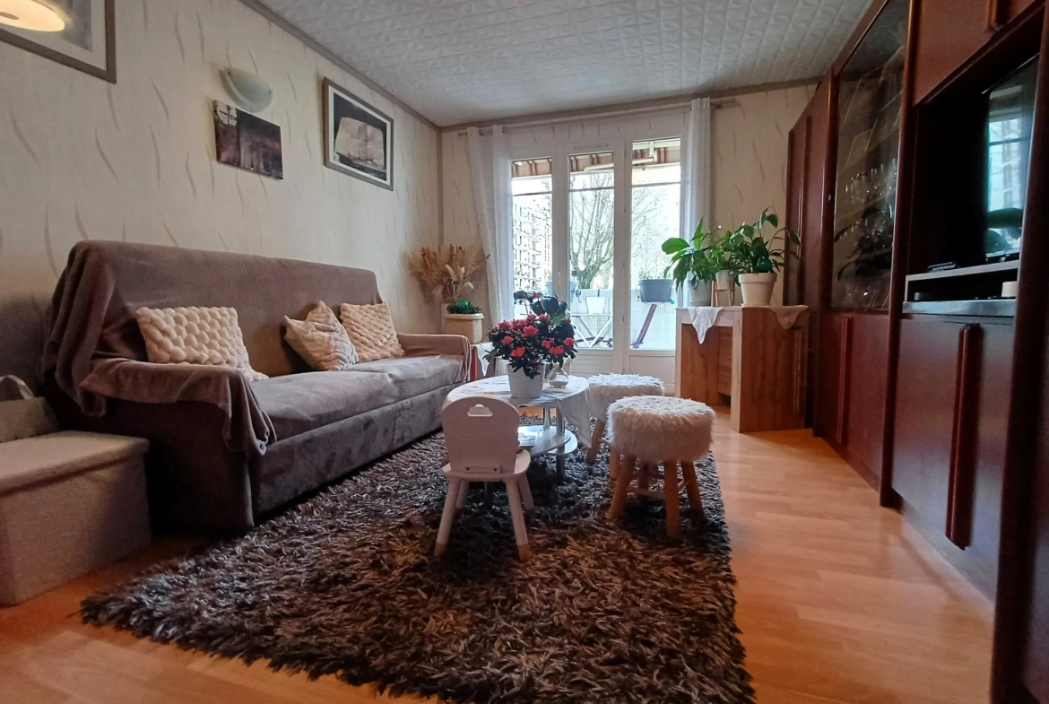 Appartement 4 pièces à vendre à Choisy-le-Roi dans résidence sécurisée avec balcon 