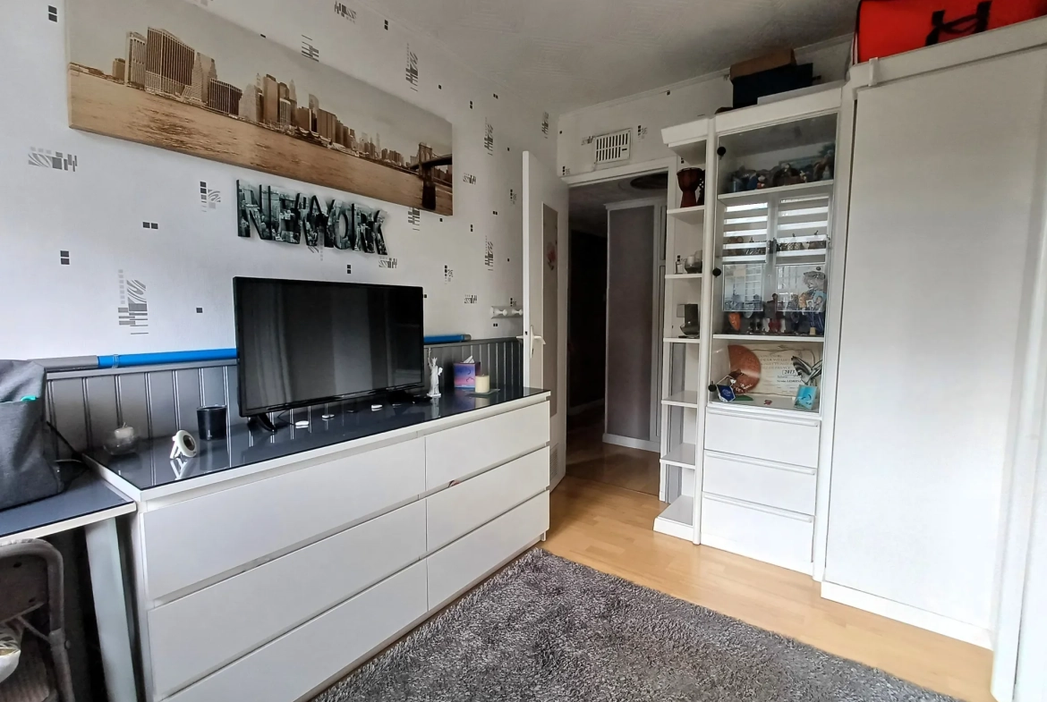 Appartement 4 pièces à vendre à Choisy-le-Roi dans résidence sécurisée avec balcon 