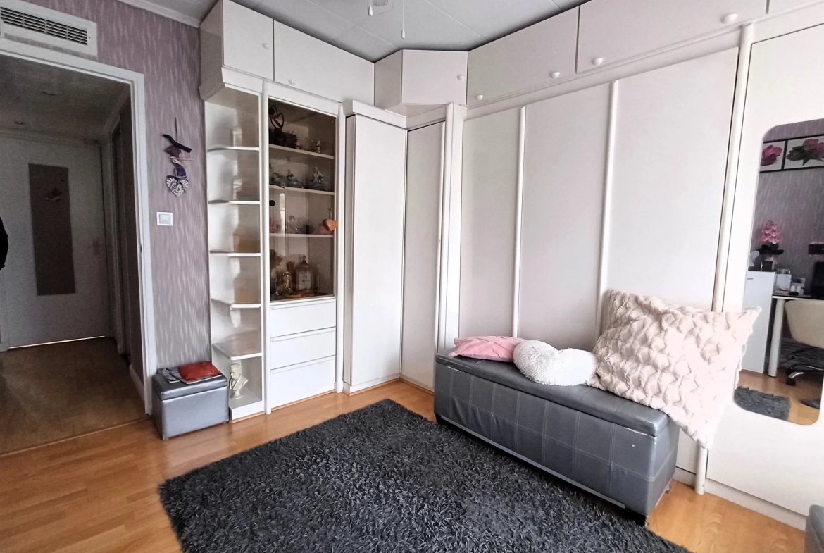 Appartement 4 pièces à vendre à Choisy-le-Roi dans résidence sécurisée avec balcon 