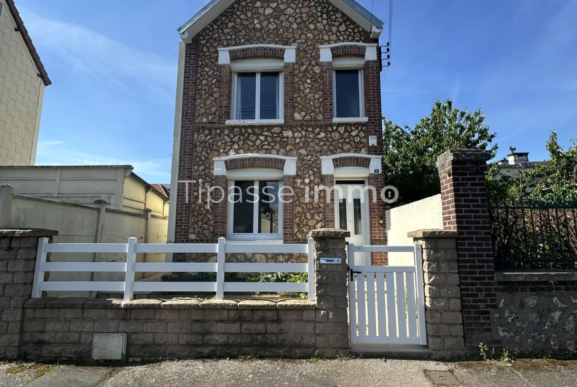 Charmante maison individuelle en briques et silex à Sotteville-lès-Rouen 