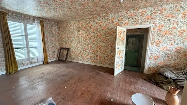 Corps de ferme à rénover avec dépendances proche Chambly et Neuilly-en-Thelle 