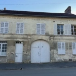 Corps de ferme à rénover avec dépendances proche Chambly et Neuilly-en-Thelle