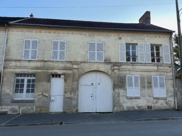 Corps de ferme à rénover avec dépendances proche Chambly et Neuilly-en-Thelle