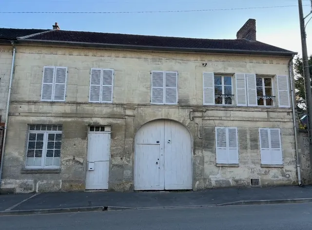 Corps de ferme à rénover avec dépendances proche Chambly et Neuilly-en-Thelle 