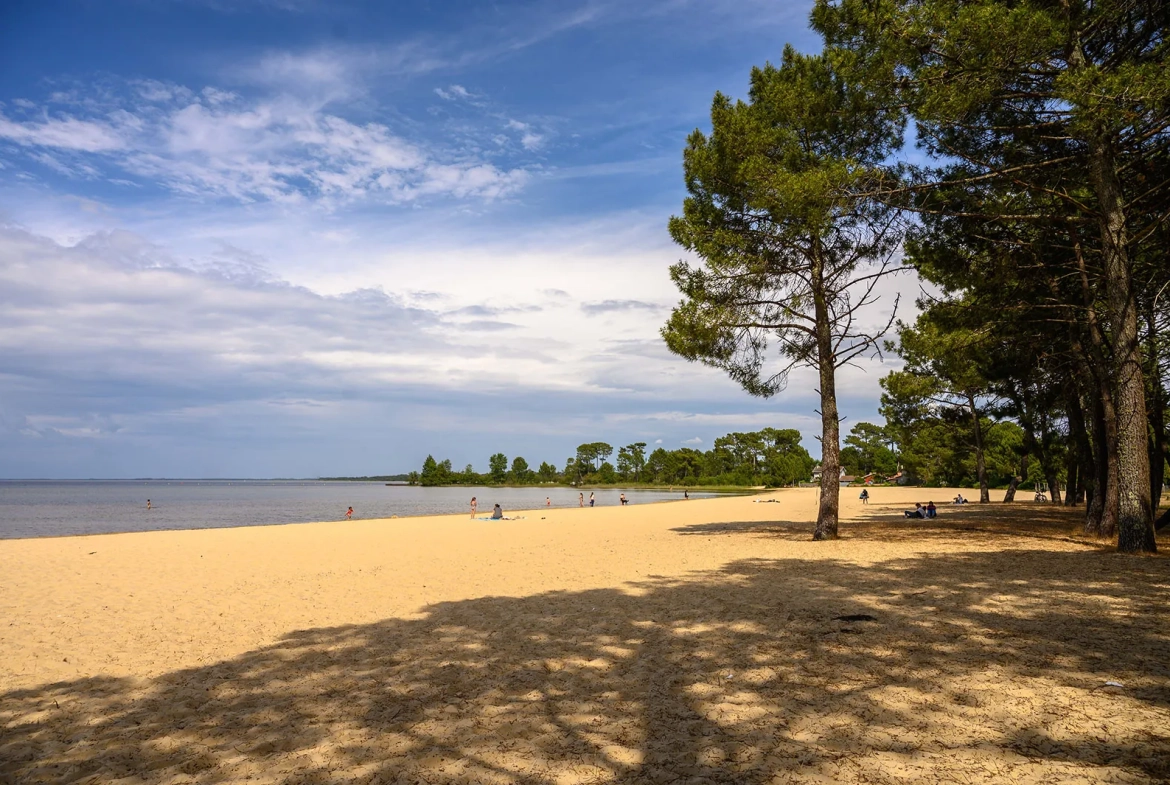 Terrain constructible de 540 m² avec permis à Lac Sanguinet 