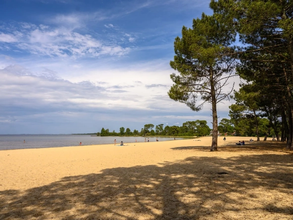 Terrain constructible de 540 m² avec permis à Lac Sanguinet