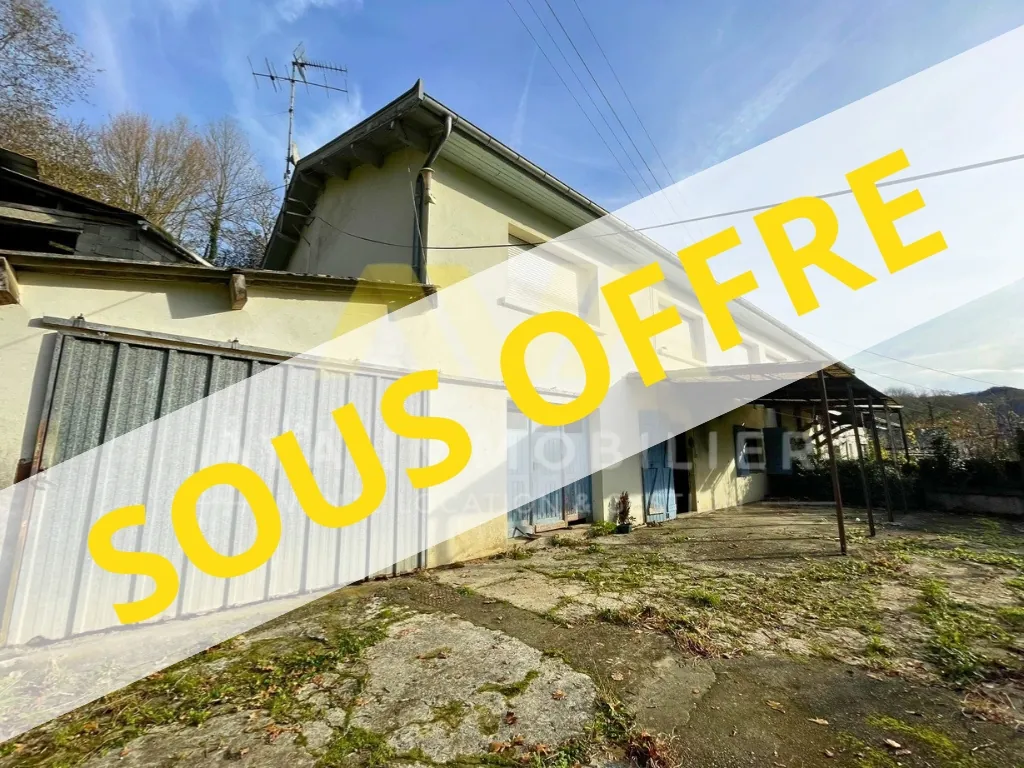 Maison mitoyenne à rénover proche de Mauléon - 6 pièces et terrain de 1000 m² 