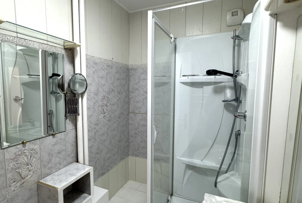 Appartement F4 lumineux avec balcon, cave et parking à Saint-Étienne Villeboeuf Le Haut 