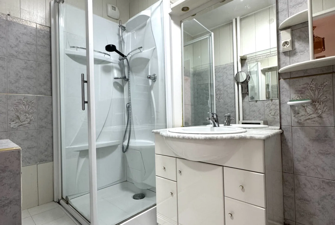 Appartement F4 lumineux avec balcon, cave et parking à Saint-Étienne Villeboeuf Le Haut 