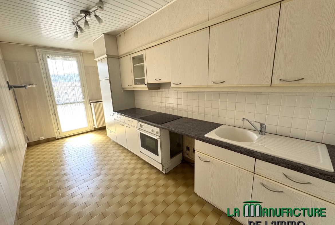 Appartement F4 lumineux avec balcon, cave et parking à Saint-Étienne Villeboeuf Le Haut 